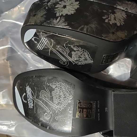 New Free People Follow Your Own Path Sandal in Daisy Print Leather Platform - Picture 8 of 9